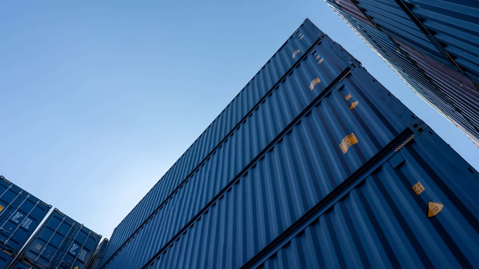 Blå container til opbevaring af ejendele